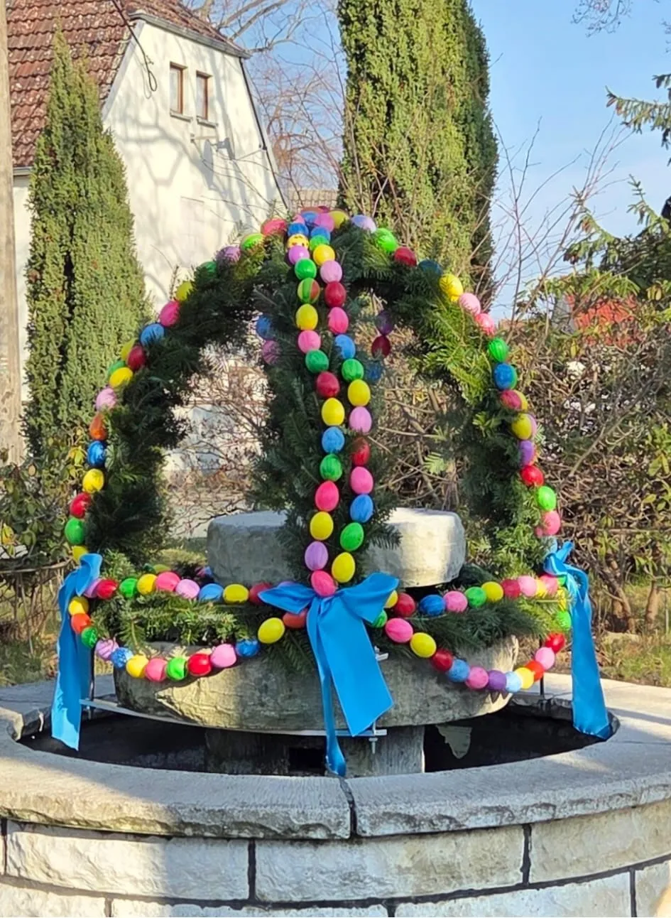 Erster Osterbrunnen in Frauenhain
